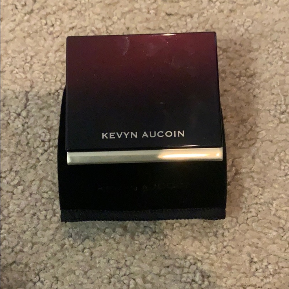 Kevyn Aucoin Sculpting Powder in Light